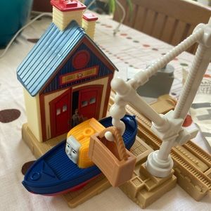 Thomas and Friends Track Master Motorized Railway Captain at the Rescue Center